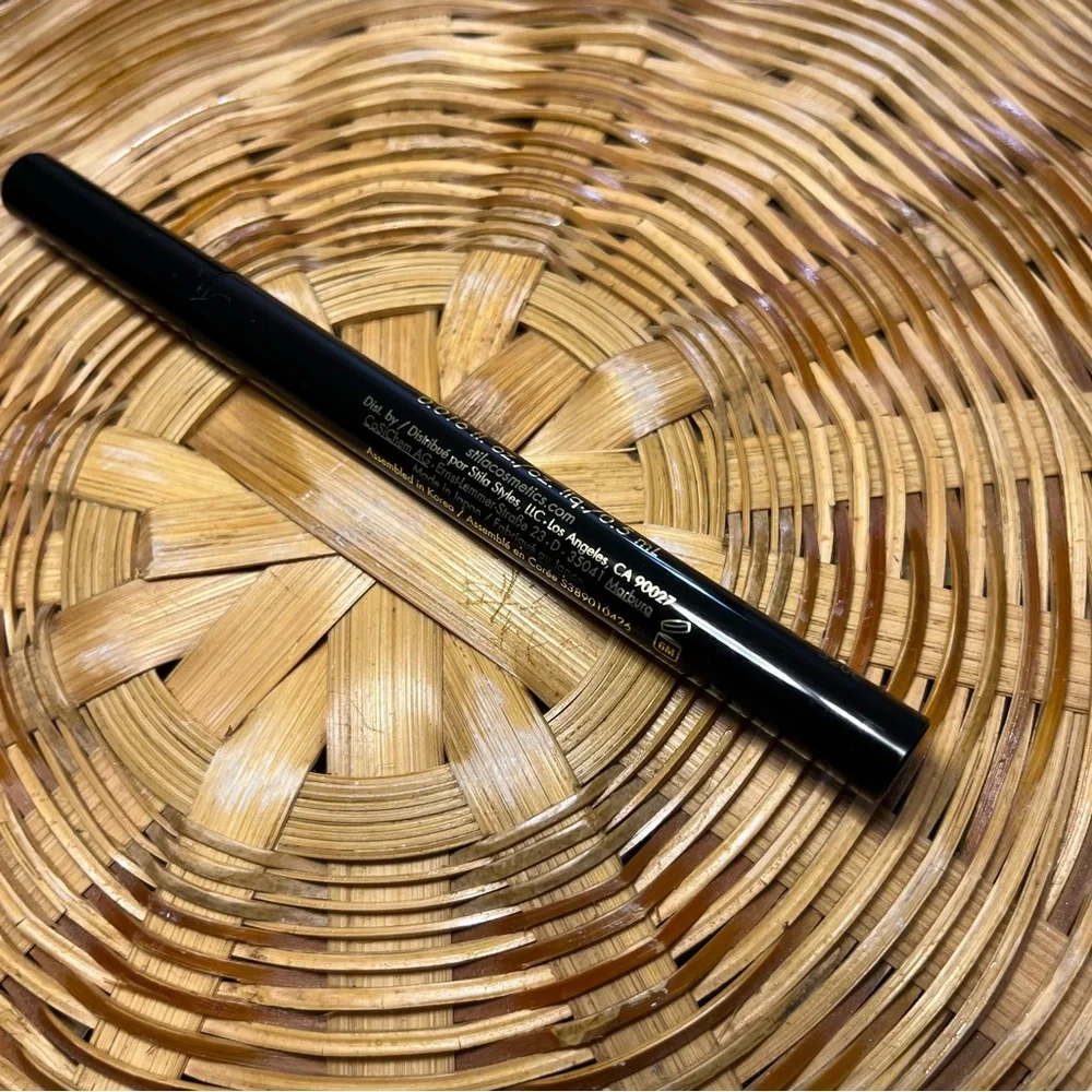 stila Stay All Day Waterproof Liquid Eye Liner in intense black - Picture 4 of 5